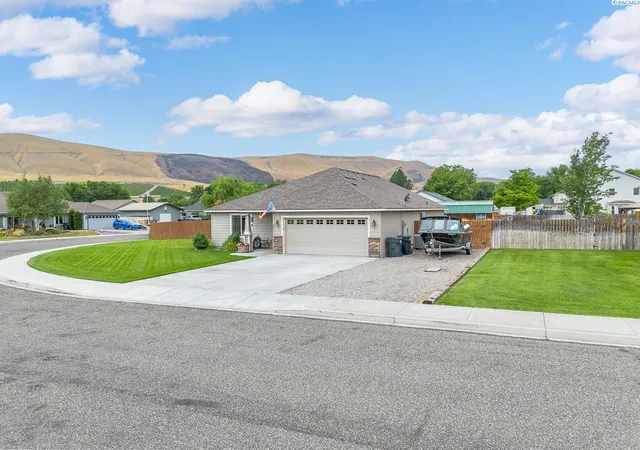 Homes for sale in Benton City, WA | 405 Capri Court, Benton City, WA 99320 | MLS# 294266