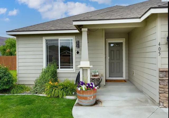 Homes for sale in Benton City, WA | 405 Capri Court, Benton City, WA 99320 | MLS# 294266