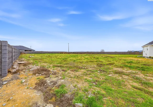 3rd image of 12700 Blackfoot Dr, Pasco, WA 99301 | MLS# 291521