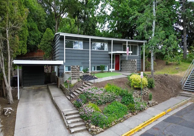 1st image of 1000 Ne Duncan Lane, Pullman, WA 99163 | MLS# 293827