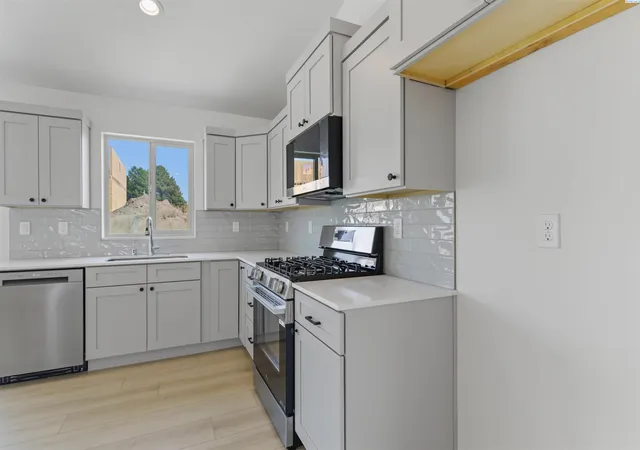 Photo 2 of Sale Pending at 10119 Redbud Dr, Pasco, WA 99301 | MLS# 295469 | Listing updated on 2026-09-11