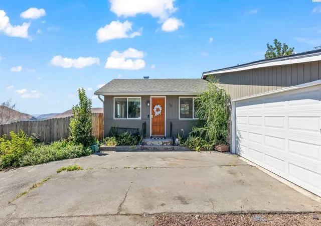 Homes for sale in Selah, WA | 70 Herlou Dr, Selah, WA 98942 | MLS# 293688