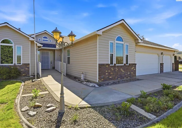 3rd image of 4400 Mt Daniel Ct, West Richland, WA 99353 | MLS# 291660