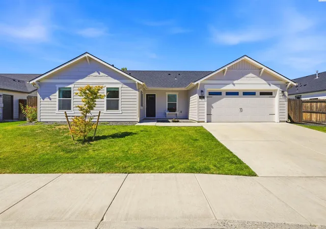 1st image of 832 W 29th Pl, Kennewick, WA 99337 | MLS# 293670