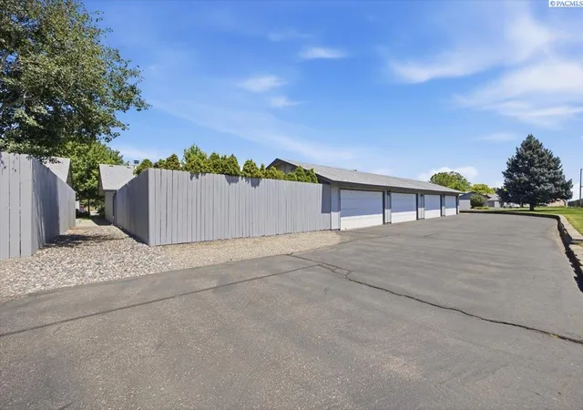 2nd image of 2419 W Grand Ronde Ave, Kennewick, WA 99336