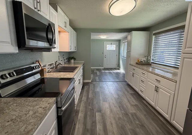 Photo 2 of Single family home for sale at 817 S Garfield St, Kennewick, WA 99336 | MLS# 295618 | Listing updated on 2026-09-13