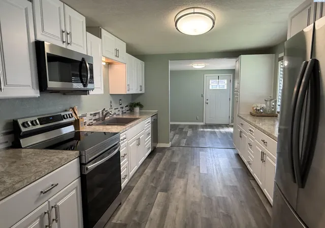 Photo 3 of Single family home for sale at 817 S Garfield St, Kennewick, WA 99336 | MLS# 295618 | Listing updated on 2026-09-13