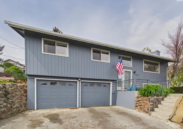 Homes for sale in Selah, WA | 106 N 12th St, Selah, WA 98942 | MLS# 292254