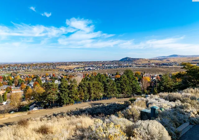 2nd image of 158 Meadow Hills Dr, Richland, WA 99352 | MLS# 288991