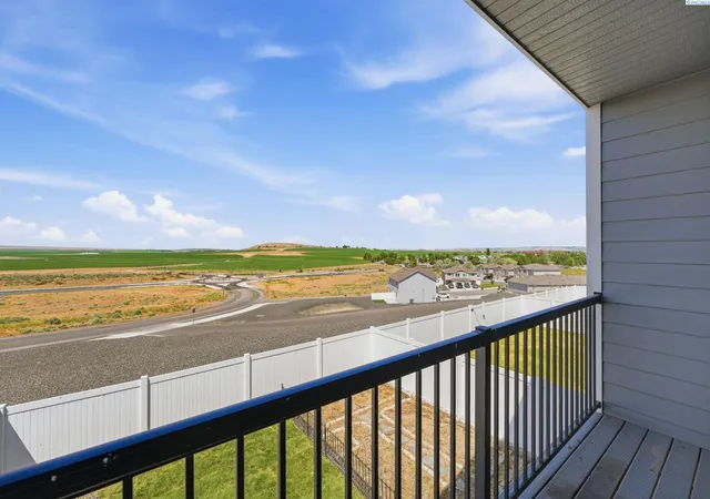 Homes for sale in West Richland, WA | 413 Bedrock Loop, West Richland, WA 99353 | MLS# 293190