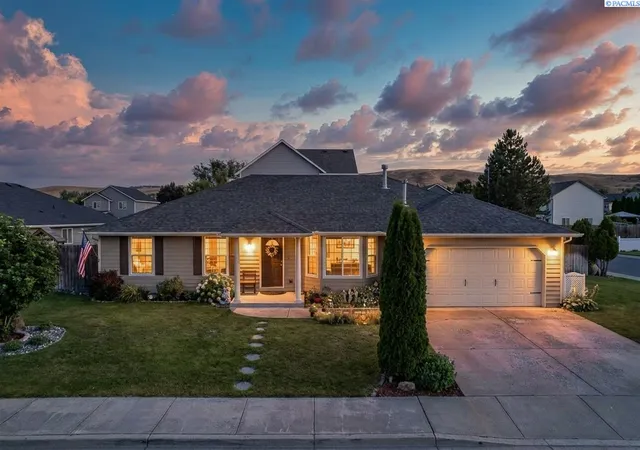 1st image of 3204 S Quincy Pl, Kennewick, WA 99337 | MLS# 294293