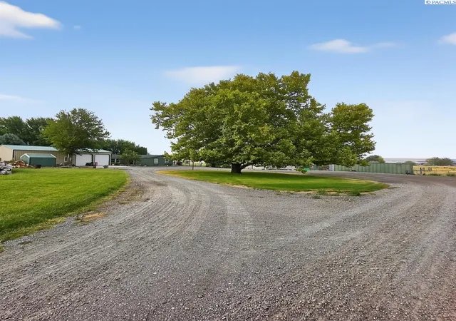 Photo 2 of Manufactured home for sale at 246006 E 672 Prairie Se, Kennewick, WA 99337 | MLS# 294795 | Listing updated on 2026-09-18