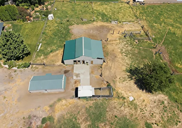 Photo 3 of Manufactured home for sale at 246006 E 672 Prairie SE, Kennewick, WA 99337 | MLS# 294795 | Listing updated on 2026-09-18