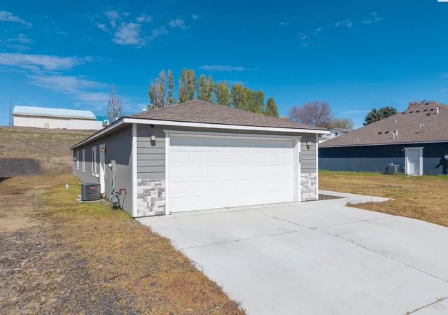 3rd image of 352 E Davis St, Connell, WA 99326 | MLS# 288884