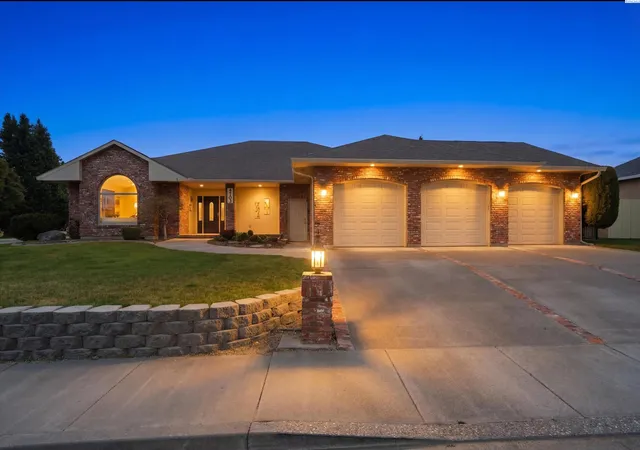 Homes for sale in Kennewick, WA | 4703 W 20th Ave, Kennewick, WA 99338 | MLS# 291440