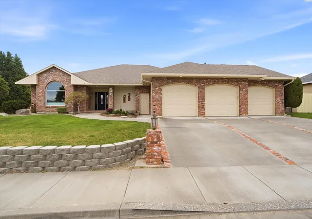 Homes for sale in Kennewick, WA | 4703 W 20Th Ave, Kennewick, WA 99338 | MLS# 291440