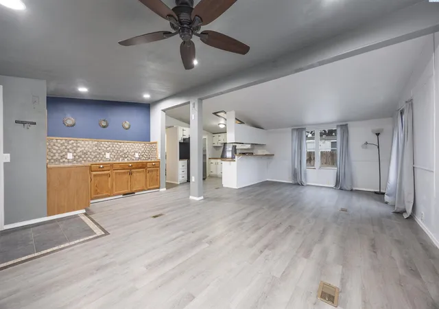 Photo 2 of Manufactured home for sale at 9132 W Yellowstone Ave, Kennewick, WA 99336 | MLS# 293340 | Listing updated on 2026-09-17