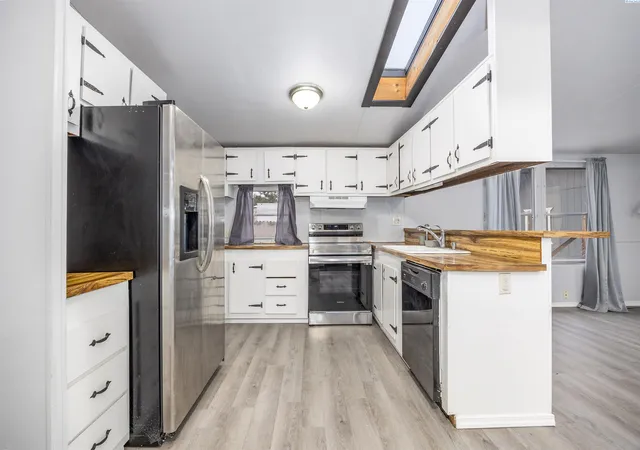 Photo 4 of Manufactured home for sale at 9132 W Yellowstone Ave, Kennewick, WA 99336 | MLS# 293340 | Listing updated on 2026-09-17