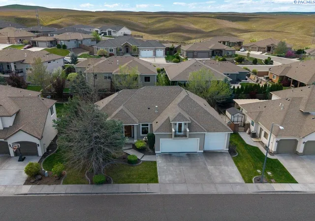 2nd image of 3905 W 47th Ave, Kennewick, WA 99337 | MLS# 292101