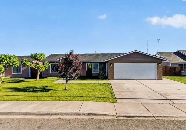 2nd image of 3805 Estrella Dr, Pasco, WA 99301 | MLS# 293143
