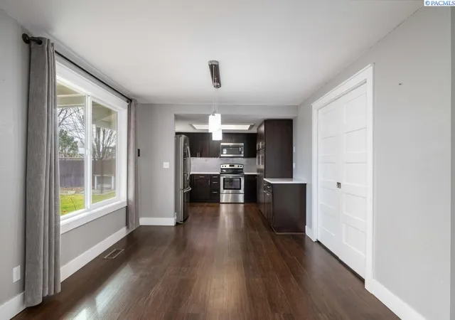 Photo 3 of Single family home for sale at 426 N Louisiana St, Kennewick, WA 99336 | MLS# 290364 | Listing updated on 2026-09-11