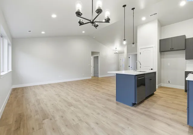 Photo 2 of Single family home for sale at 6520 W 29th Court, Kennewick, WA 99338 | MLS# 294549 | Listing updated on 2026-09-14