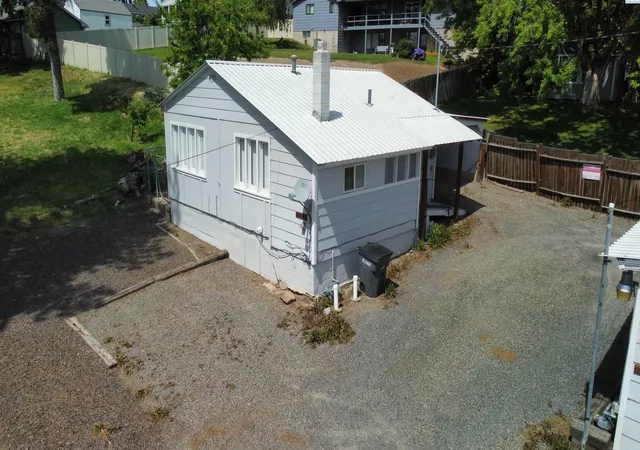 Homes for sale in Sunnyside, WA | 116 & 116 1/2 Spalding Ave, Sunnyside, WA 98944 | MLS# 292625