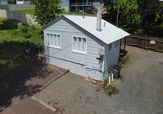 Homes for sale in Sunnyside, WA | 116 & 116 1/2 Spalding Ave, Sunnyside, WA 98944 | MLS# 292625