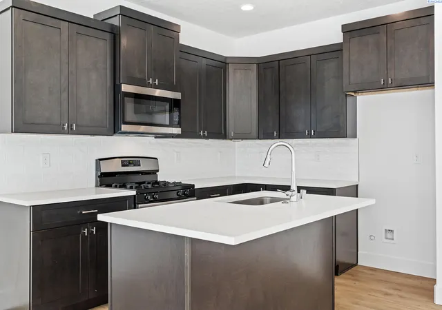 Photo 1 of Sale Pending at 1140 S Underwood Pl, Kennewick, WA 99337 | MLS# 293078 | Listing updated on 2026-09-17