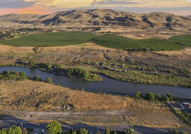 6th image of 15649 W Old Inland Empire Hwy [lot 11], Benton City, WA 99320 | MLS# 294352