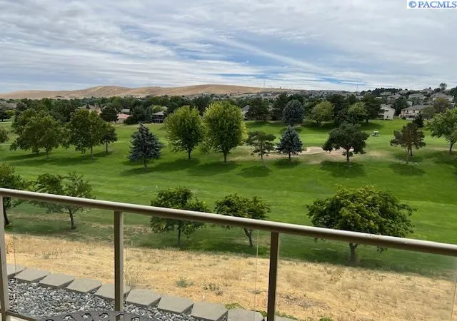 2nd image of 3710 W Cyn Lakes Dr, Kennewick, WA 99337