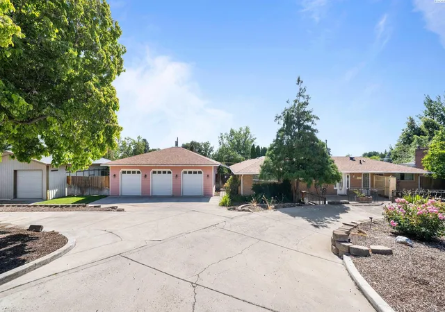 Homes for sale in Kennewick, WA | 1931 S Hartford Pl, Kennewick, WA 99337 | MLS# 294368