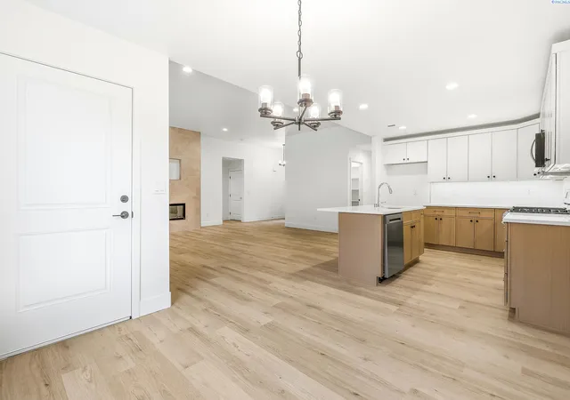 Photo 3 of Single family home for sale at 6556 W 29th Court, Kennewick, WA 99338 | MLS# 294660 | Listing updated on 2026-09-14