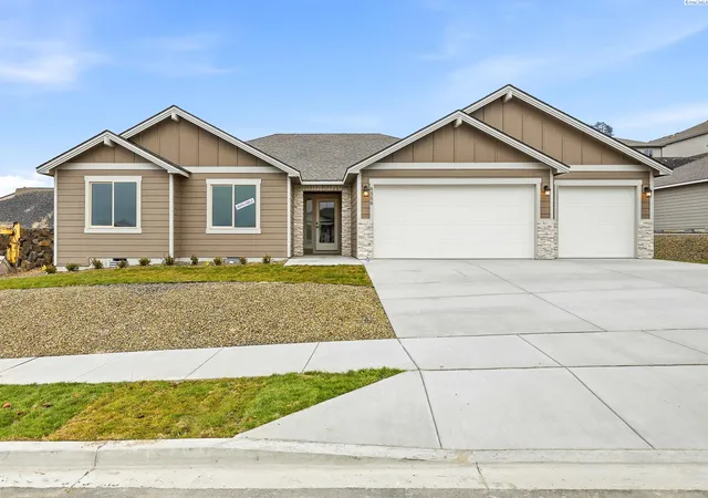 Photo 1 of Single family home for sale at 6556 W 29th Court, Kennewick, WA 99338 | MLS# 294660 | Listing updated on 2026-09-14