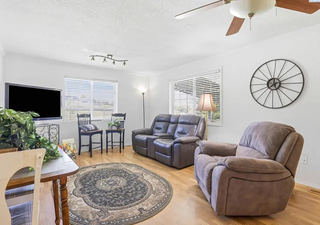 Photo 2 of Single family home for sale at 3013 Escolar Rd, Kennewick, WA 99338 | MLS# 294400 | Listing updated on 2026-09-18