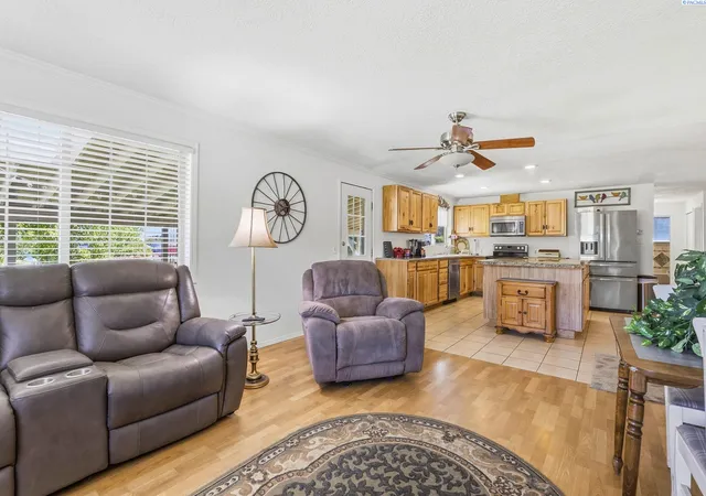 Photo 4 of Single family home for sale at 3013 Escolar Rd, Kennewick, WA 99338 | MLS# 294400 | Listing updated on 2026-09-18