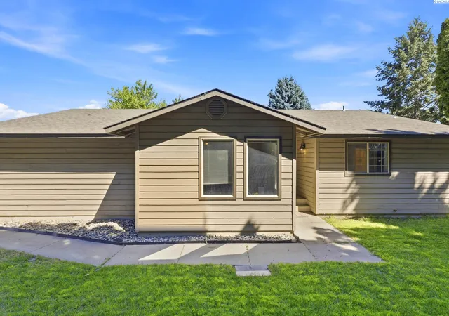 Photo 1 of Single family home for sale at 3013 Escolar Rd, Kennewick, WA 99338 | MLS# 294400 | Listing updated on 2026-09-18