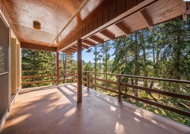 3rd image of 312 State Route 27, Pullman, WA 99163 | MLS# 290684