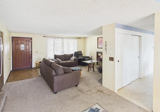 Homes for sale in Kennewick, WA | 2011 18Th Ave, Kennewick, WA 99337 | MLS# 294547