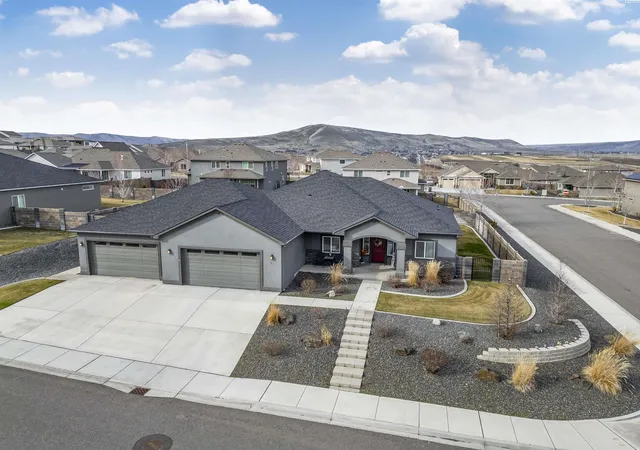 Photo 1 of Single family home for sale at 595 Troy Ave, West Richland, WA 99353 | MLS# 295519 | Listing updated on 2026-09-14