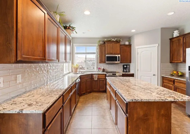 2nd image of 3728 S Lincoln St, Kennewick, WA 99338 | MLS# 293298