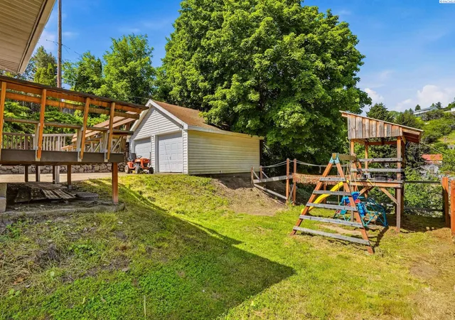 Homes for sale in Colfax, WA | 812 S Lake, Colfax, WA 99111 | MLS# 294495