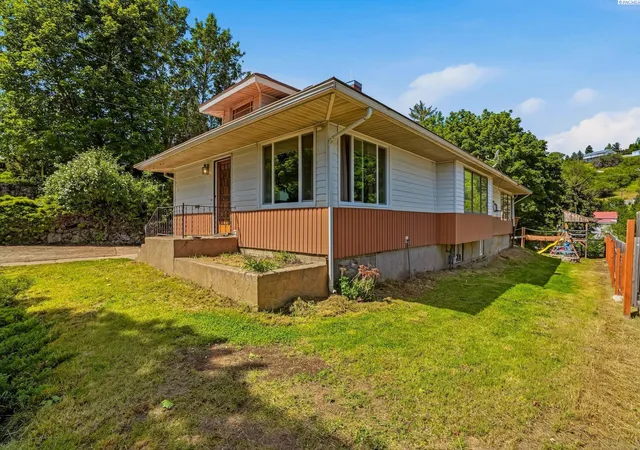 Homes for sale in Colfax, WA | 812 S Lake, Colfax, WA 99111 | MLS# 294495
