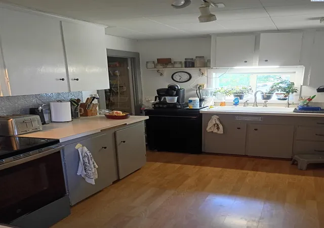 Homes for sale in Sunnyside, WA | 31 N Mclean Rd, Sunnyside, WA 98944 | MLS# 293940