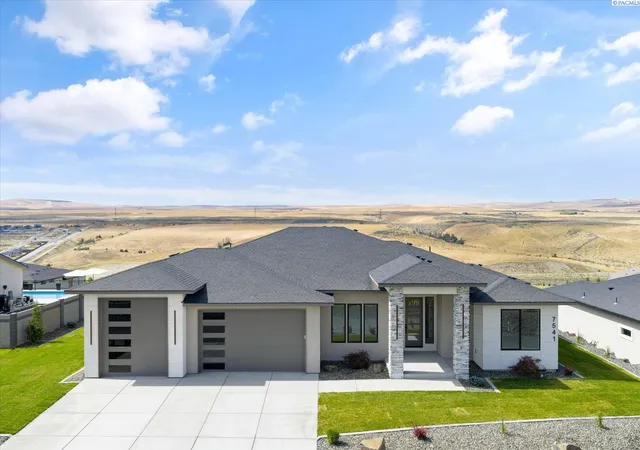 1st image of 7541 W 22nd Pl, Kennewick, WA 99338 | MLS# 294419
