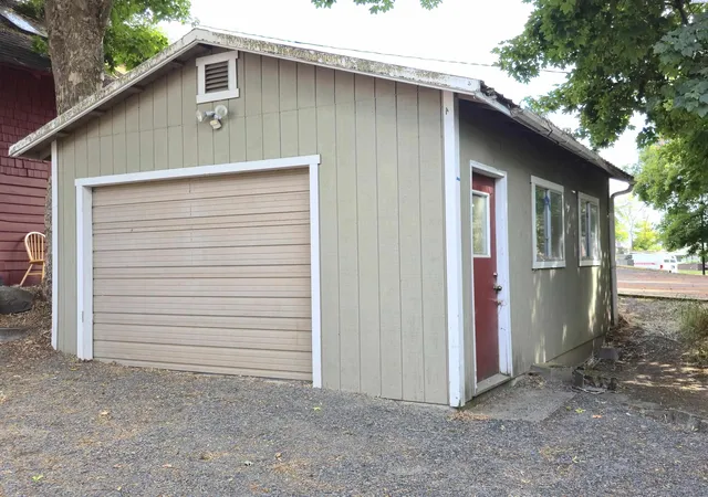 Homes for sale in Pullman, WA | 425 Ne Howard St, Pullman, WA 99163 | MLS# 294395