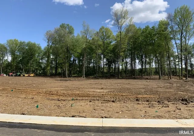 2nd image of 1229 Horseshoe Bend Dr, Evansville, IN 47725 | MLS# 202415738