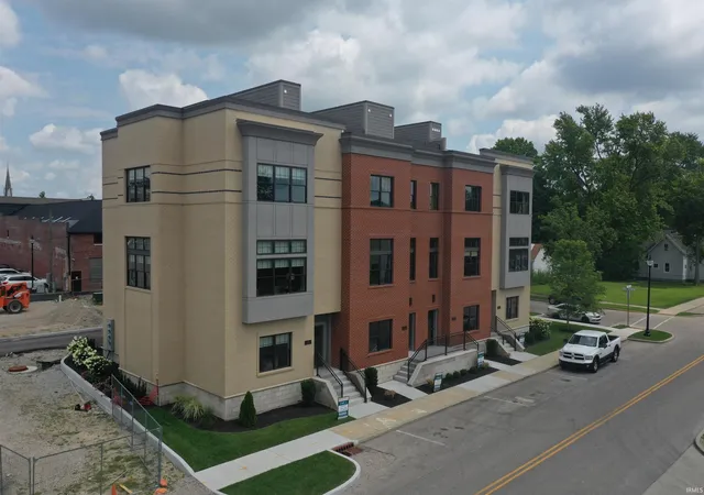 4th image of 76 E Wayne St #B, Franklin, IN 46131 | MLS# 202437954