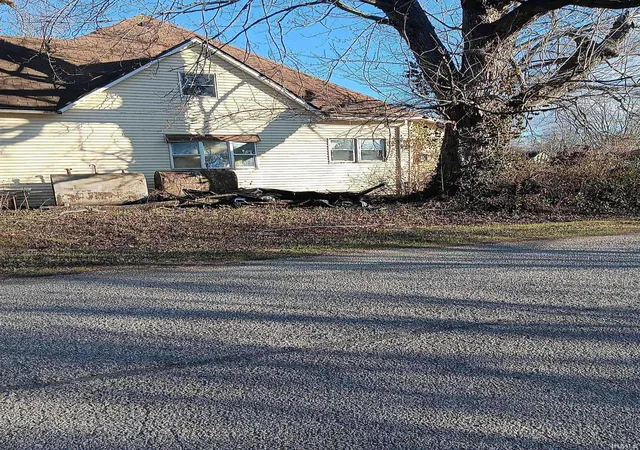 Photo 2 of Manufactured home for sale at 229 W Broadway St, Shelburn, IN 47879 | MLS# 202448140 | Listing updated on 2026-04-13
