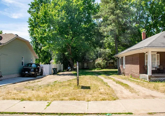 2nd image of 1222 Miner St, South Bend, IN 46617 | MLS# 202500427